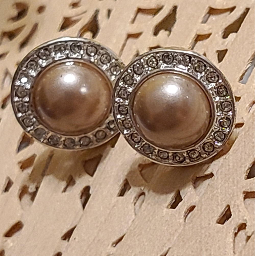 Vintage Studded Earrings For Sale - Picture 6 of 6